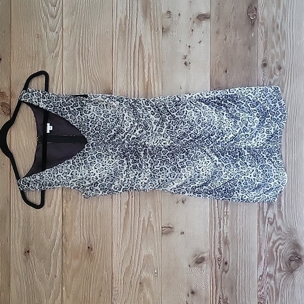 Cache Gray and Black Leopard VNeck Ruched Front Dress Size Medium
